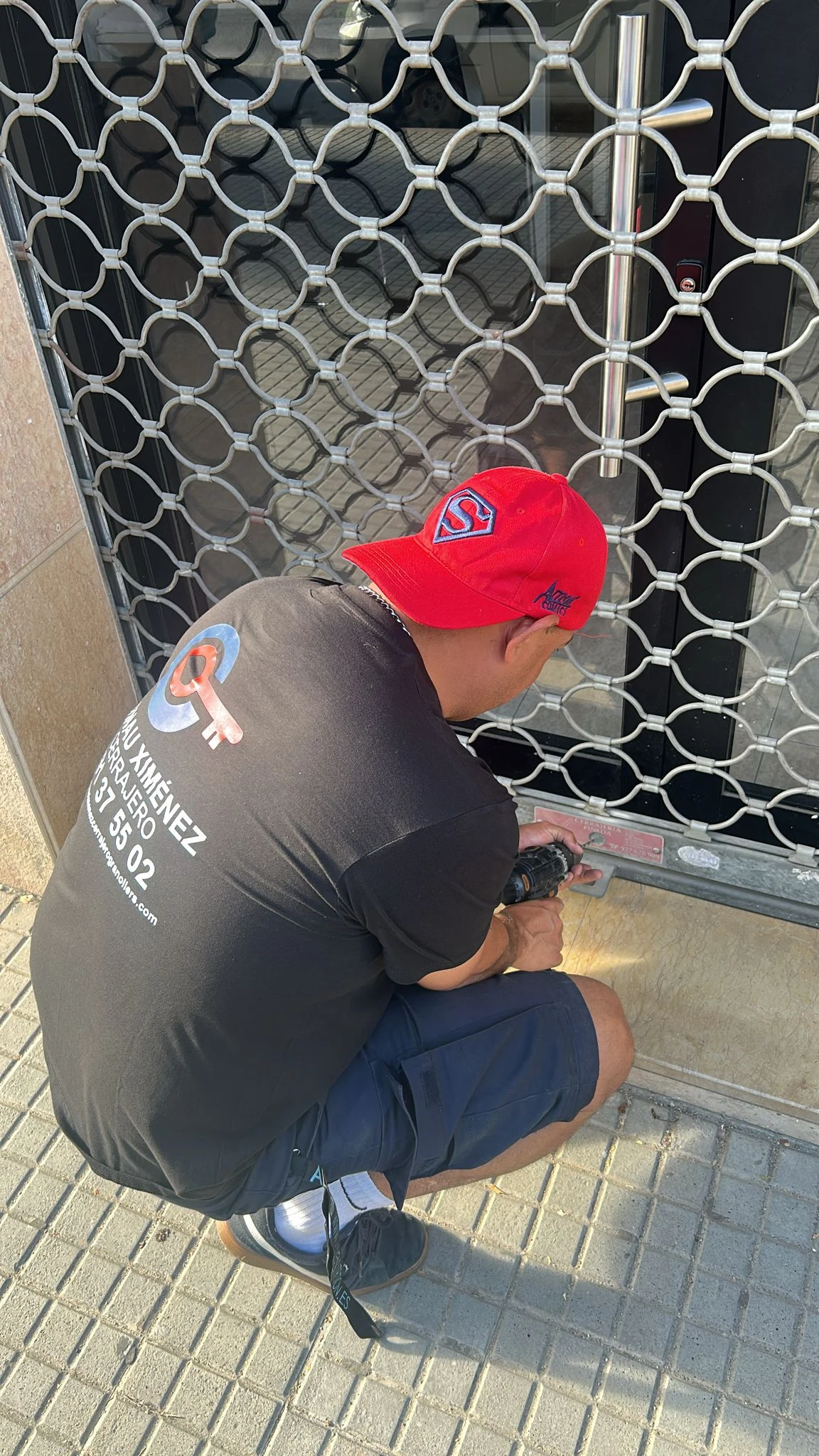 Trabajo urgente en una cerradura exterior